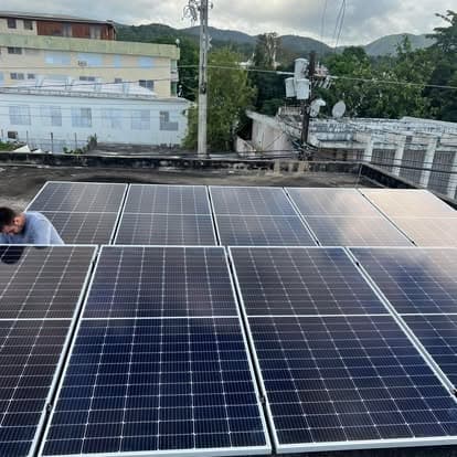 Instalacion de paneles solares y almacenamiento de bateria en Puerto Rico por Solar & Electric System