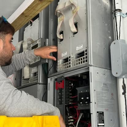 Instalacion de paneles solares y almacenamiento de bateria en Puerto Rico por Solar & Electric System